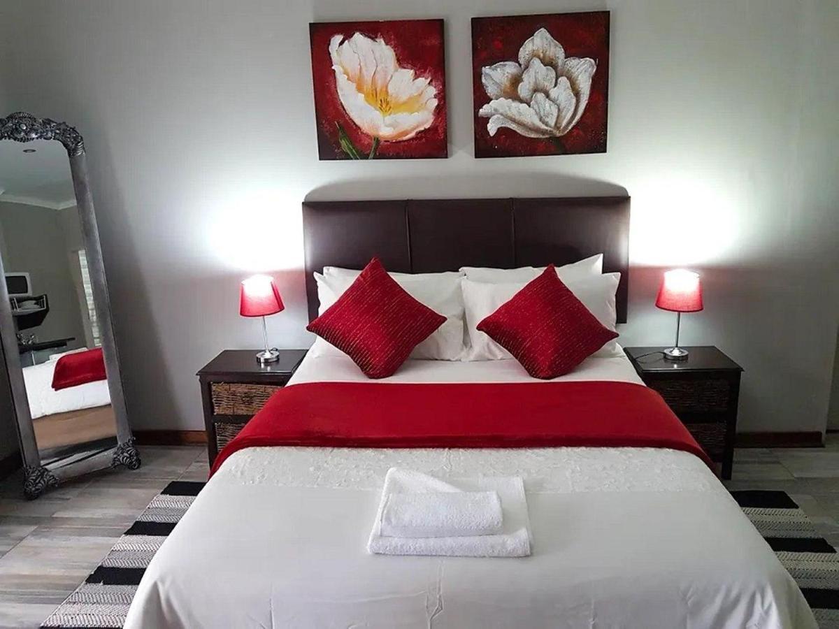 Gemstone Guest House Klerksdorp Bagian luar foto