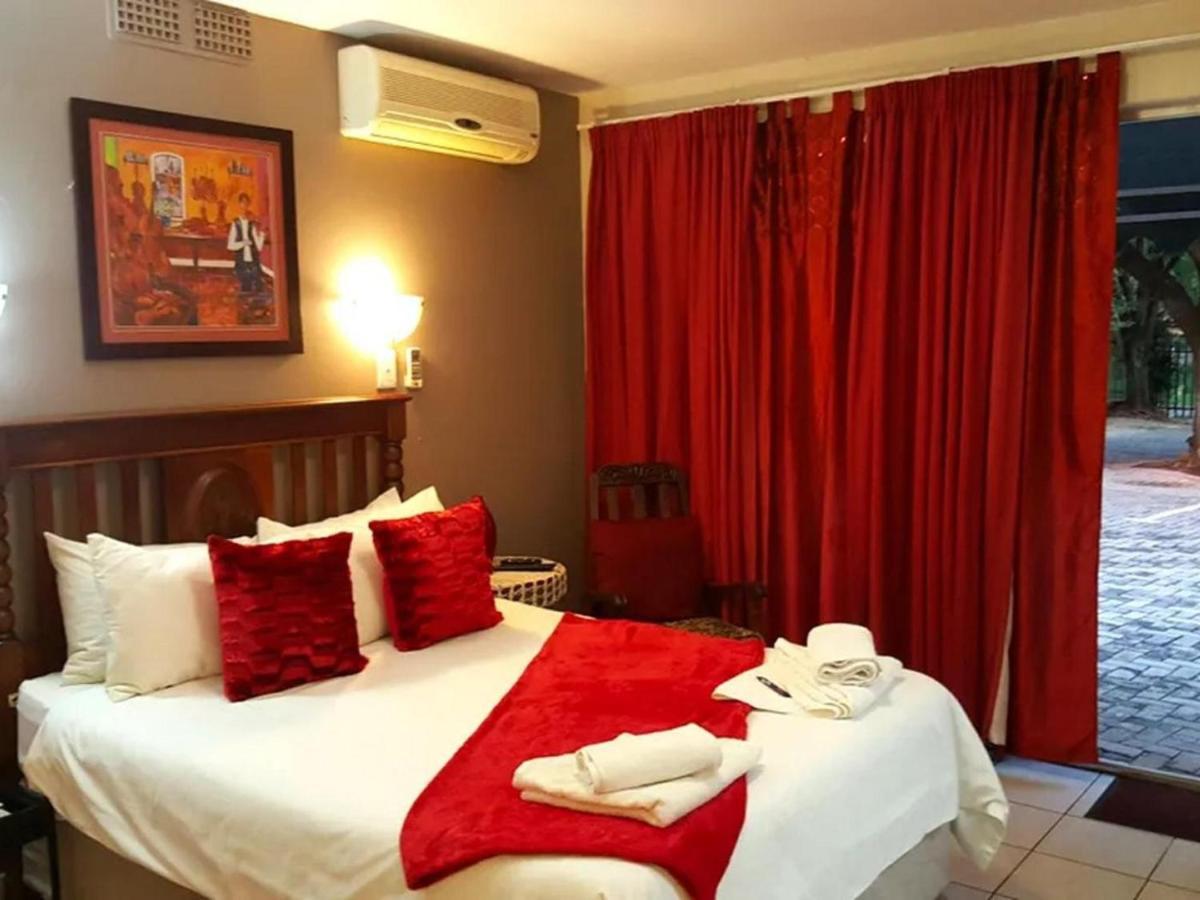 Gemstone Guest House Klerksdorp Bagian luar foto