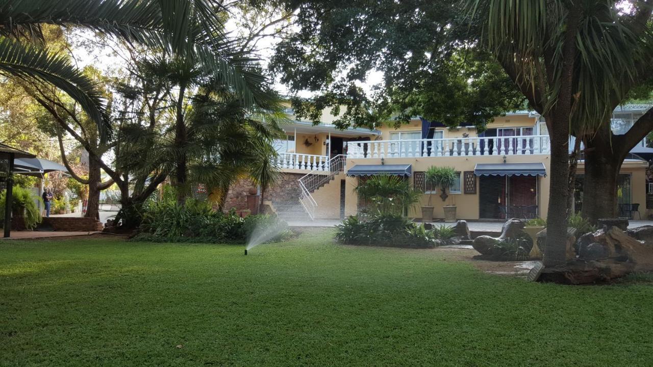 Gemstone Guest House Klerksdorp Bagian luar foto