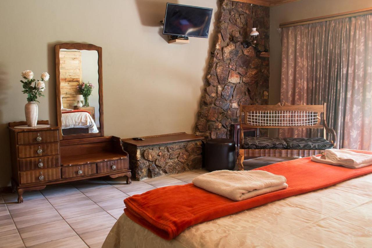 Gemstone Guest House Klerksdorp Bagian luar foto