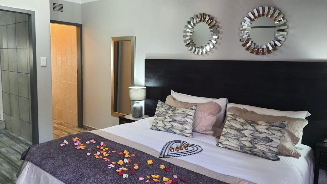 Gemstone Guest House Klerksdorp Bagian luar foto