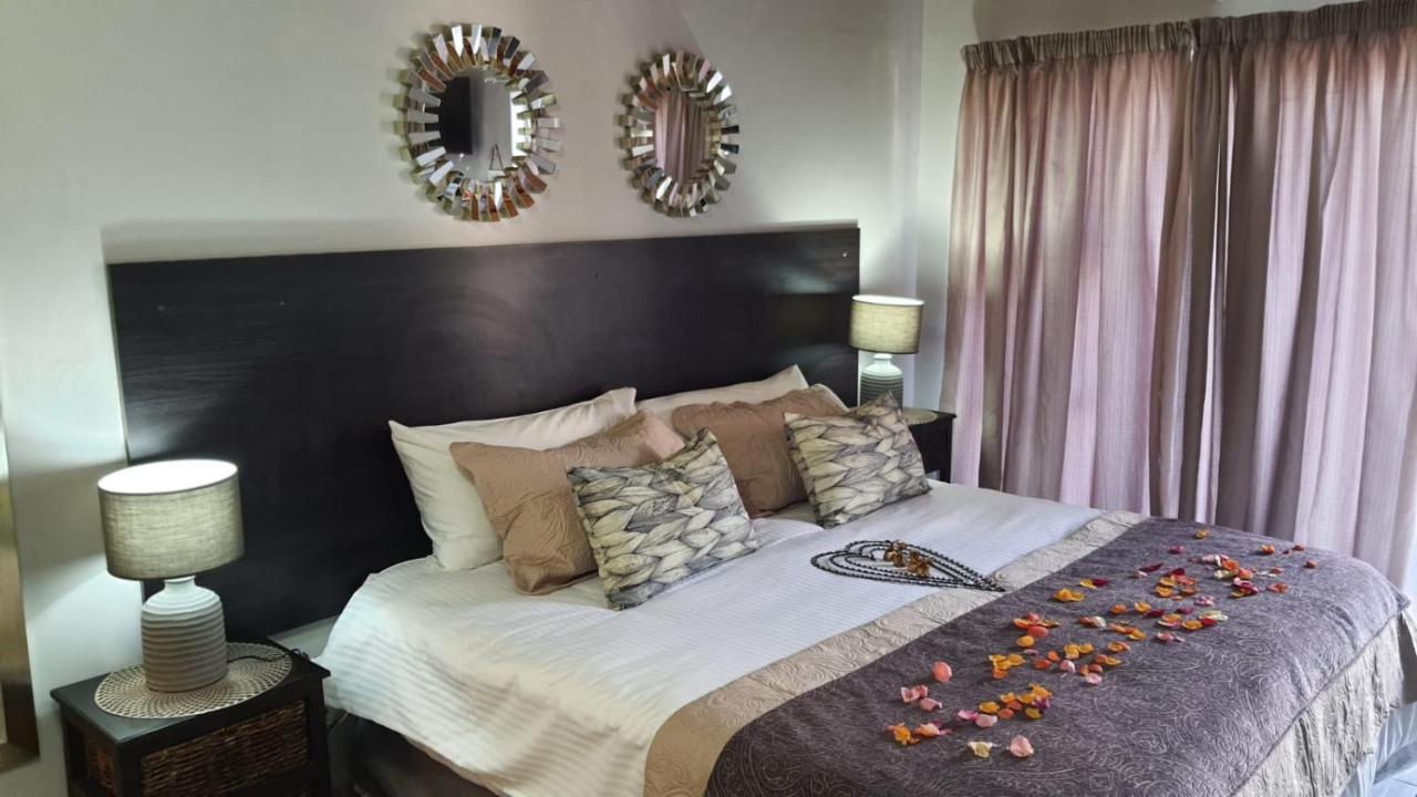 Gemstone Guest House Klerksdorp Bagian luar foto