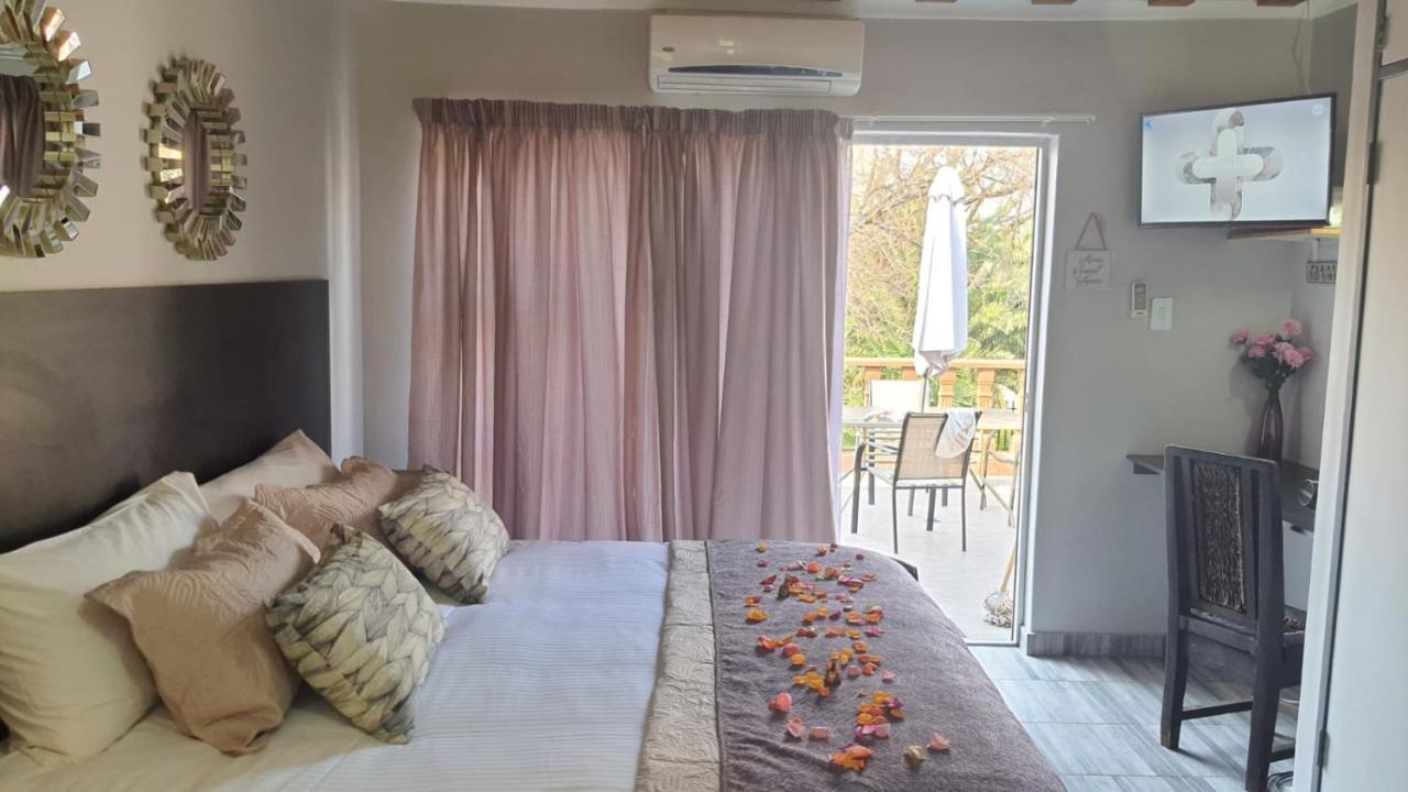 Gemstone Guest House Klerksdorp Bagian luar foto