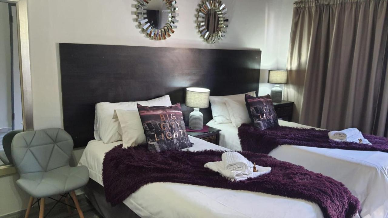 Gemstone Guest House Klerksdorp Bagian luar foto