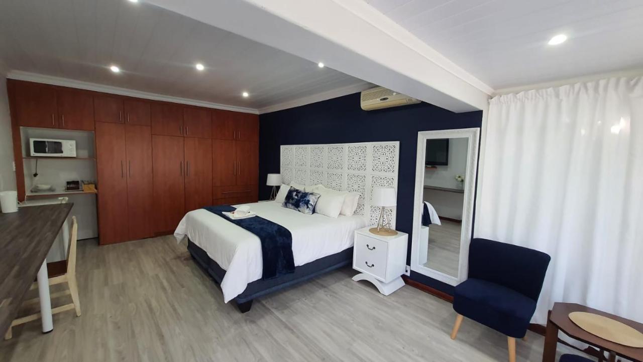 Gemstone Guest House Klerksdorp Bagian luar foto