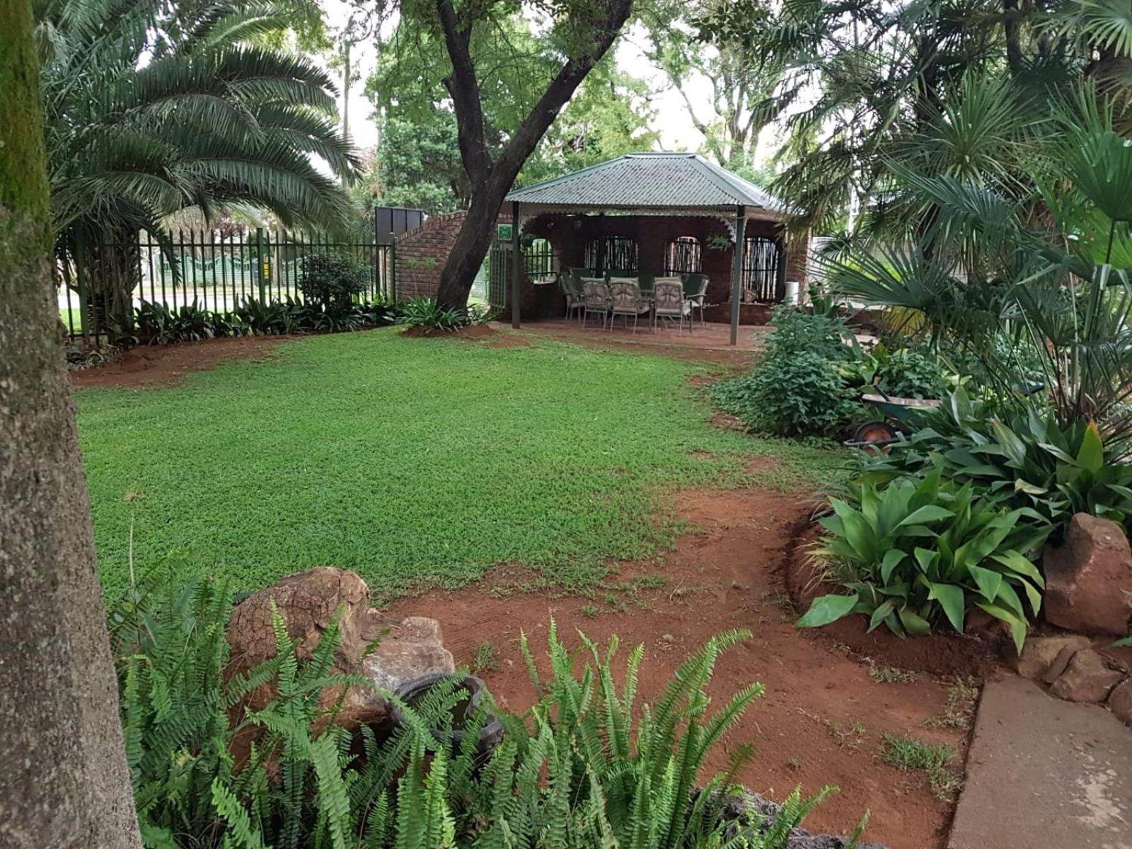 Gemstone Guest House Klerksdorp Bagian luar foto