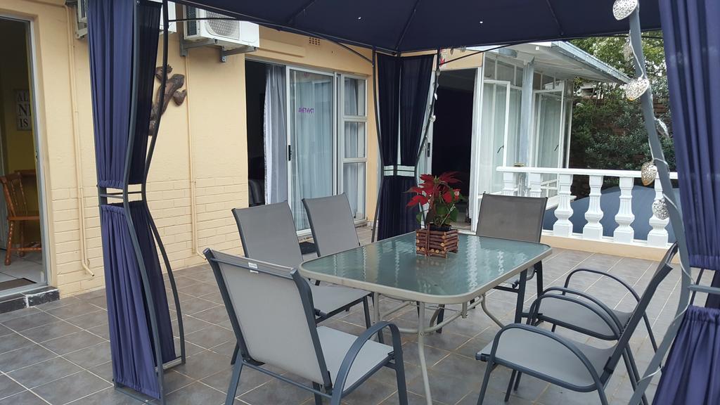Gemstone Guest House Klerksdorp Bagian luar foto