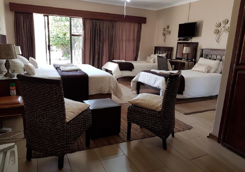 Gemstone Guest House Klerksdorp Bagian luar foto