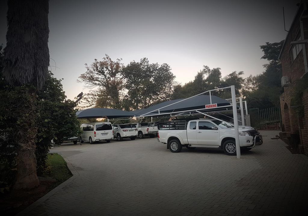 Gemstone Guest House Klerksdorp Bagian luar foto