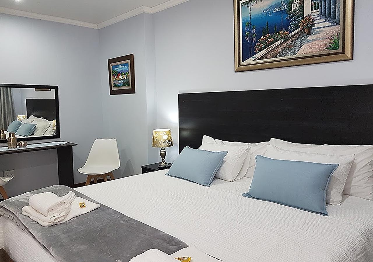 Gemstone Guest House Klerksdorp Bagian luar foto