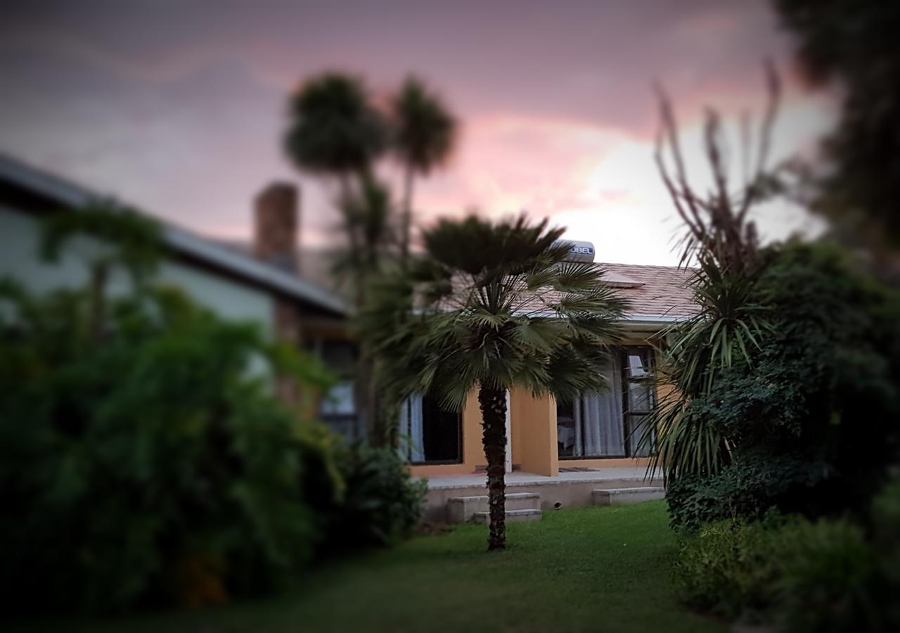 Gemstone Guest House Klerksdorp Bagian luar foto