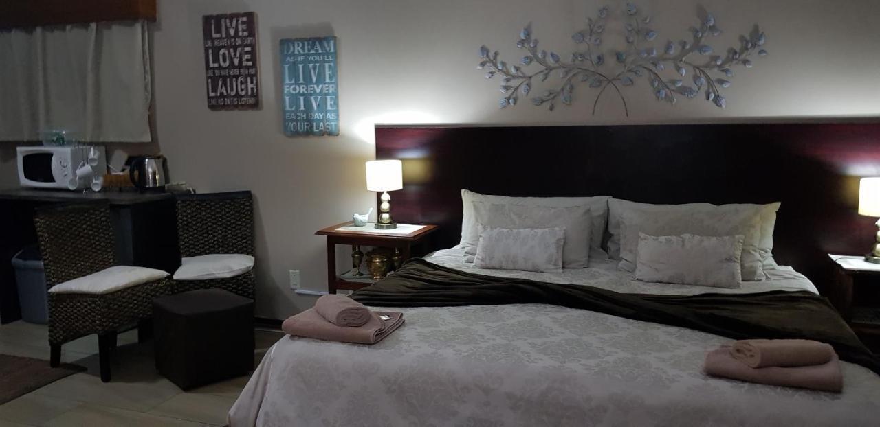 Gemstone Guest House Klerksdorp Bagian luar foto
