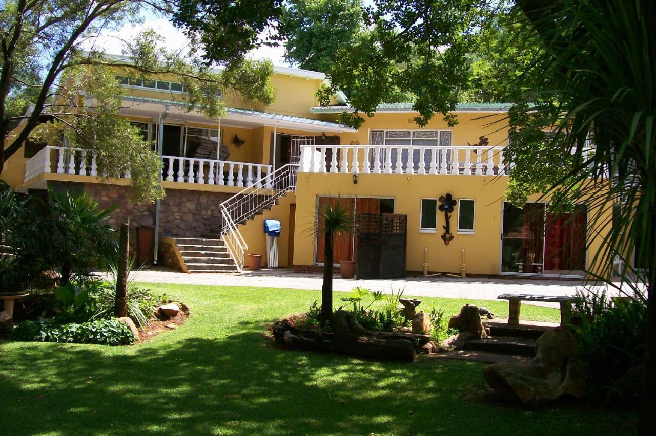 Gemstone Guest House Klerksdorp Bagian luar foto